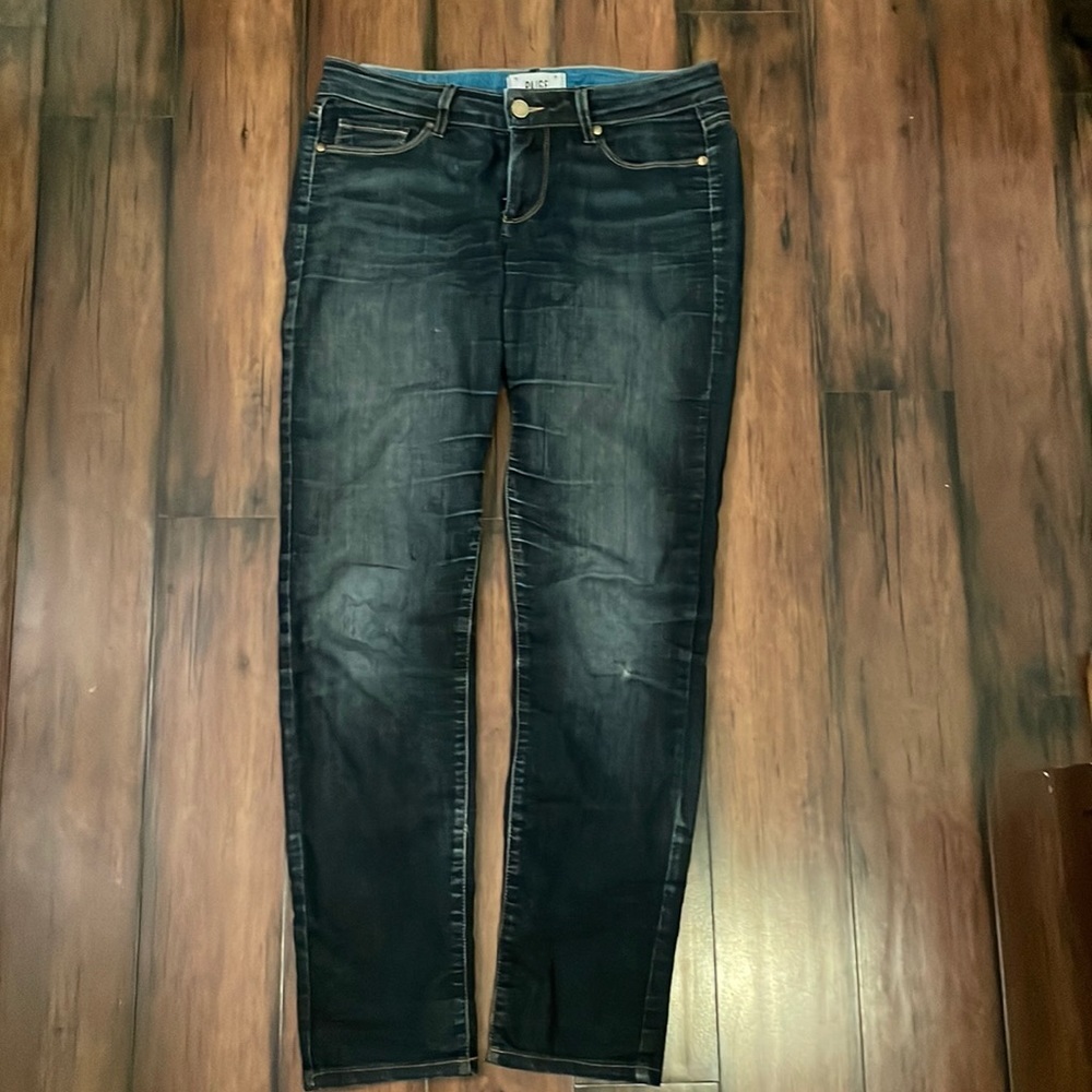 Paige dark wash denim 28 skyline skinny jeans
